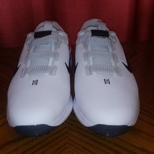 Tiger Woods golf cleats